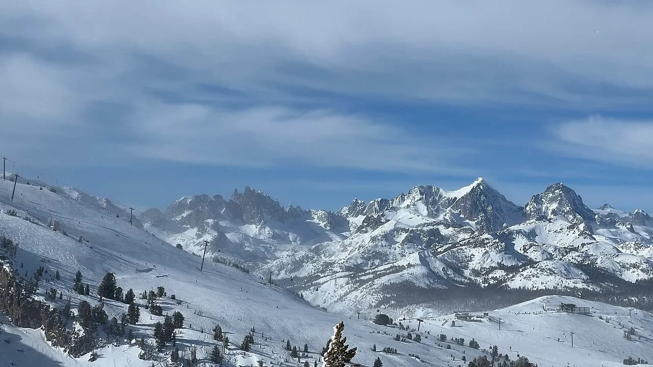 Pistas de Mammoth con la Ritter Range al fondo