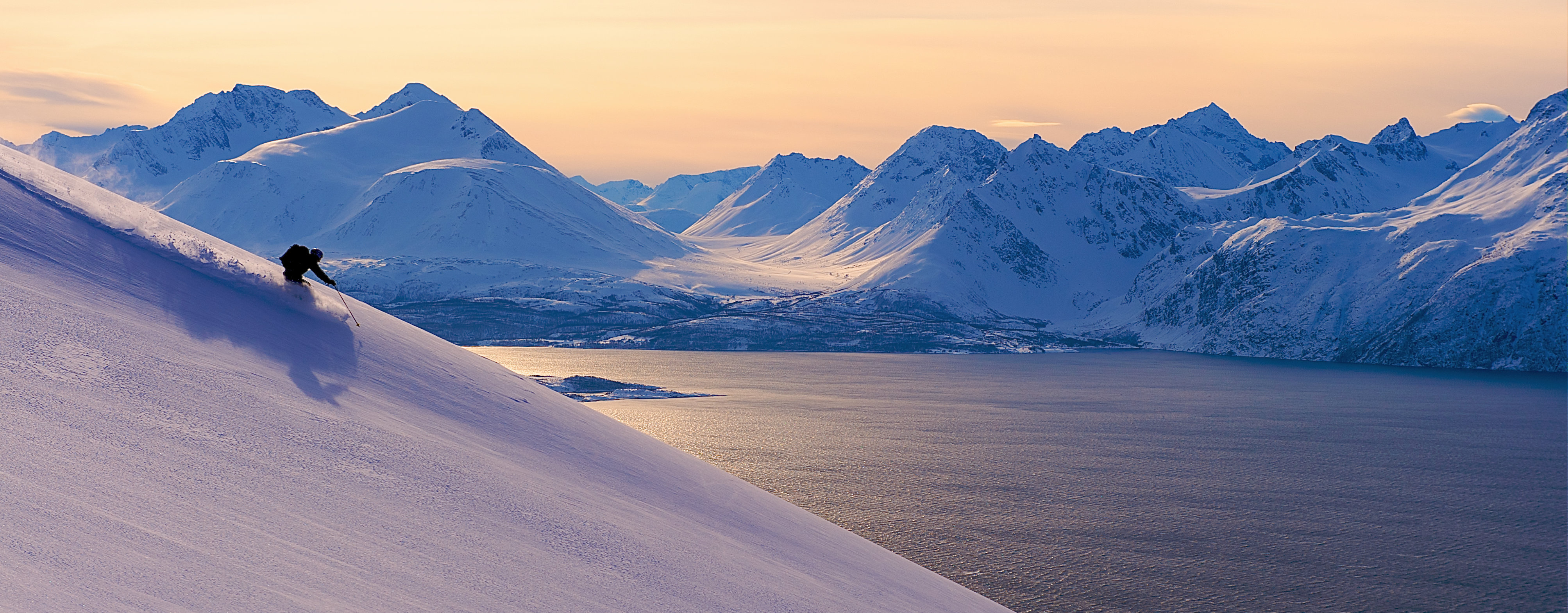 https://www.lyngenlodge.com/fileadmin/user_upload/Topptur_Ski_Touring_Lyngen_3.jpg